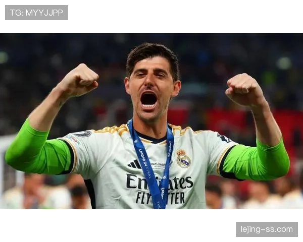 库尔图瓦：从争议转会到皇马防线绝对核心的地位逆转