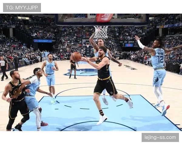 班恩挡拆更牵制防守为莫兰特拉开空间