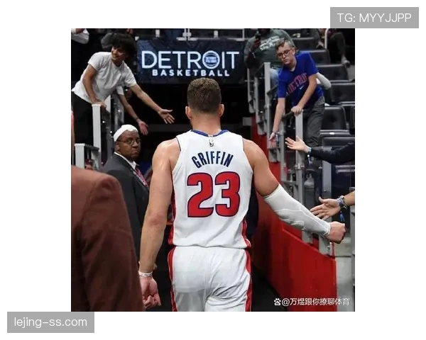 布雷克·格里芬背打得分拉开优势，关键时刻内线威胁提升球队攻击效率