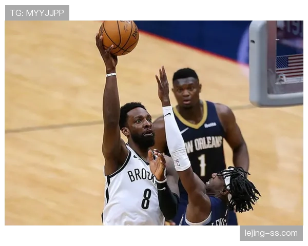 欧文利用无球跑动拉开空间，提升球队三分命中率明显